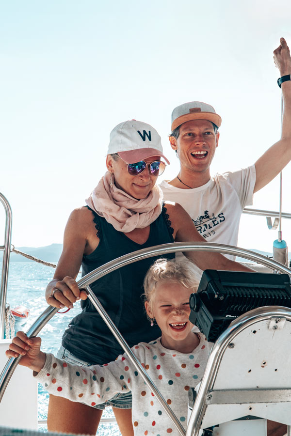 Familie Leichsenring beim Segeln