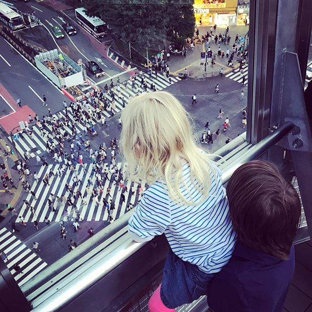 Familie auf Weltreise x Monika und Thomas Abt 5 geniale Hacks für mehr Leichtigkeit im hektischen Schulalltag Tokio von oben
