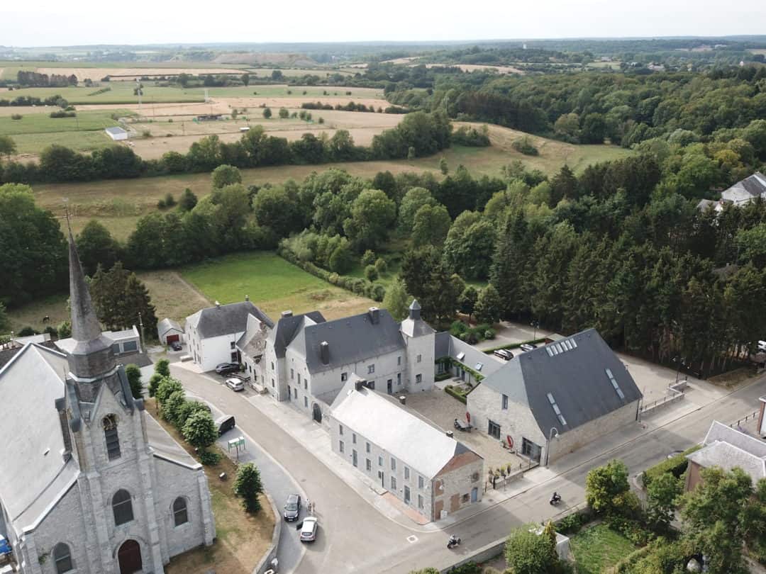 Familie auf Weltreise Belgien Schloss Casamundo