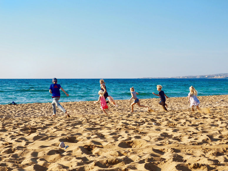 Freunde finden auf Weltreise Familie Leichsenring Familie auf Weltreise Spanien Strand