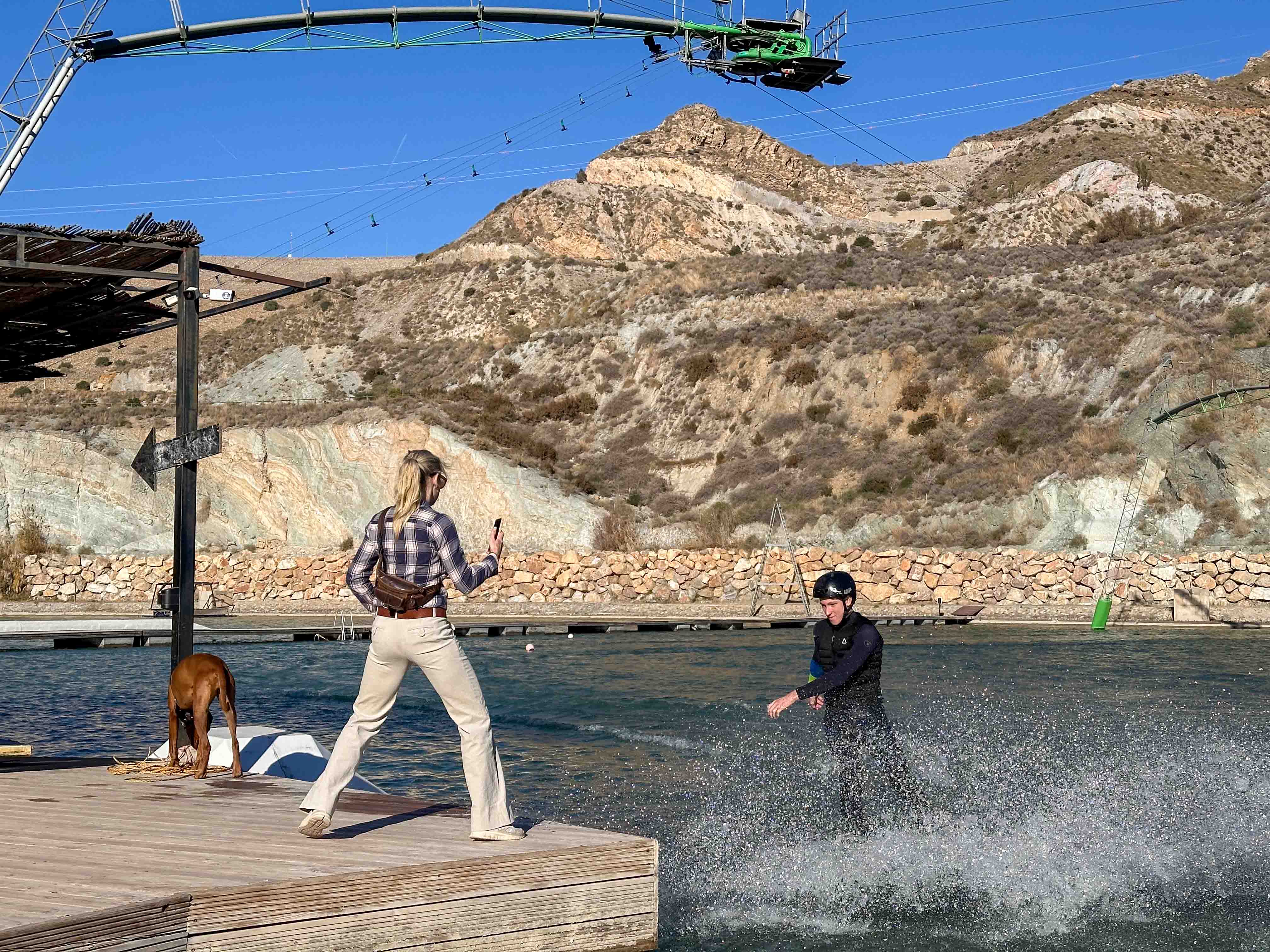 Familie auf Weltreise Lunar Cable Park Spanien Andalusien Julien Wakeboard