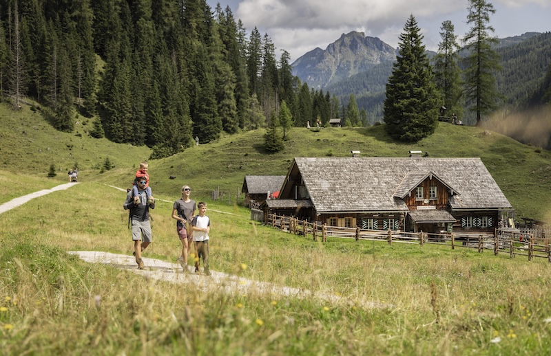 Familie auf Weltreise Obertauern Hotel Steiner Sommer Alm