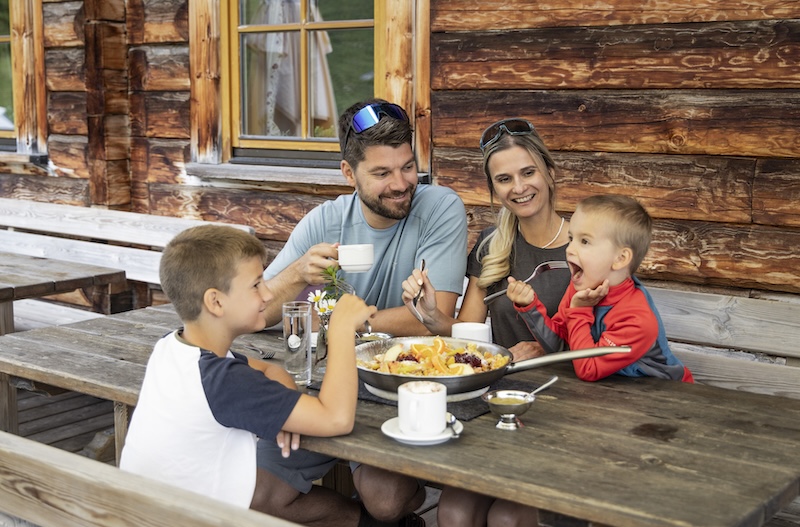 Familie auf Weltreise Obertauern Hotel Steiner Sommer Sause