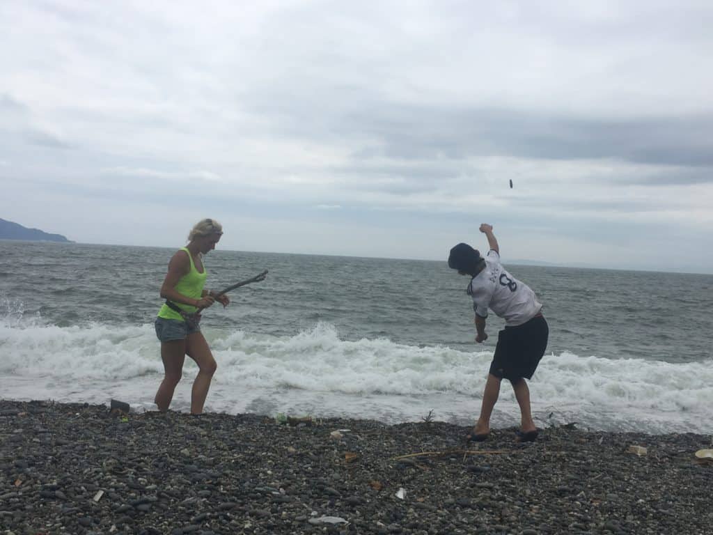 Familie auf Weltreise Japan mit dem Camper Teil 3 am Meer