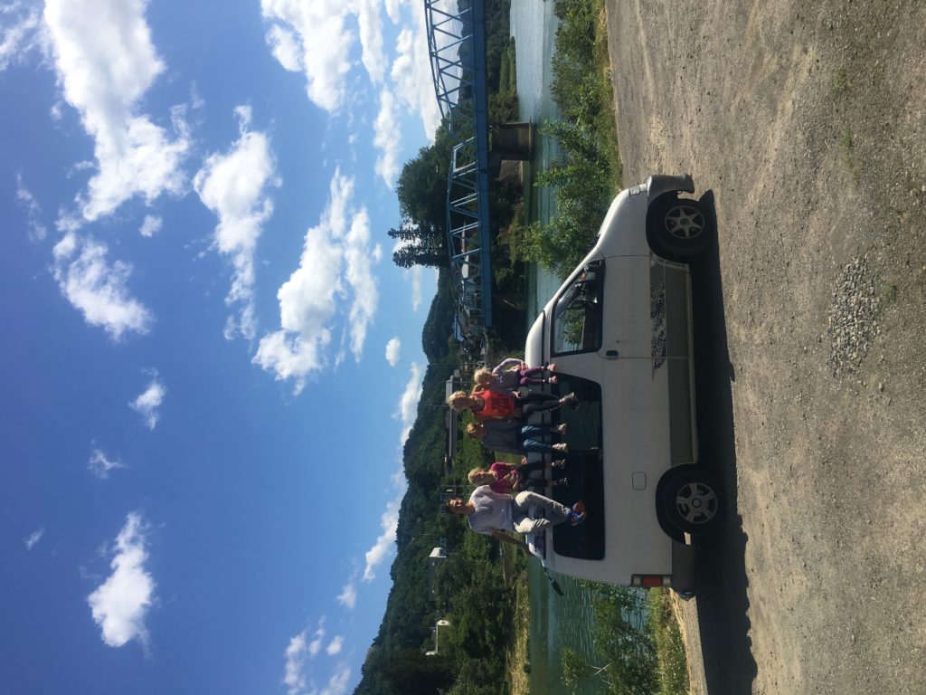 Familie auf Weltreise Japan mit dem Camper Fahren in Japan Camper