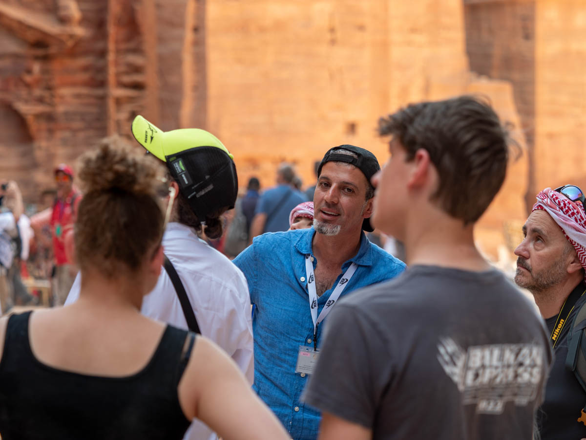 Familie auf Weltreise Jordanien Djoser lokaler Guide in Petra