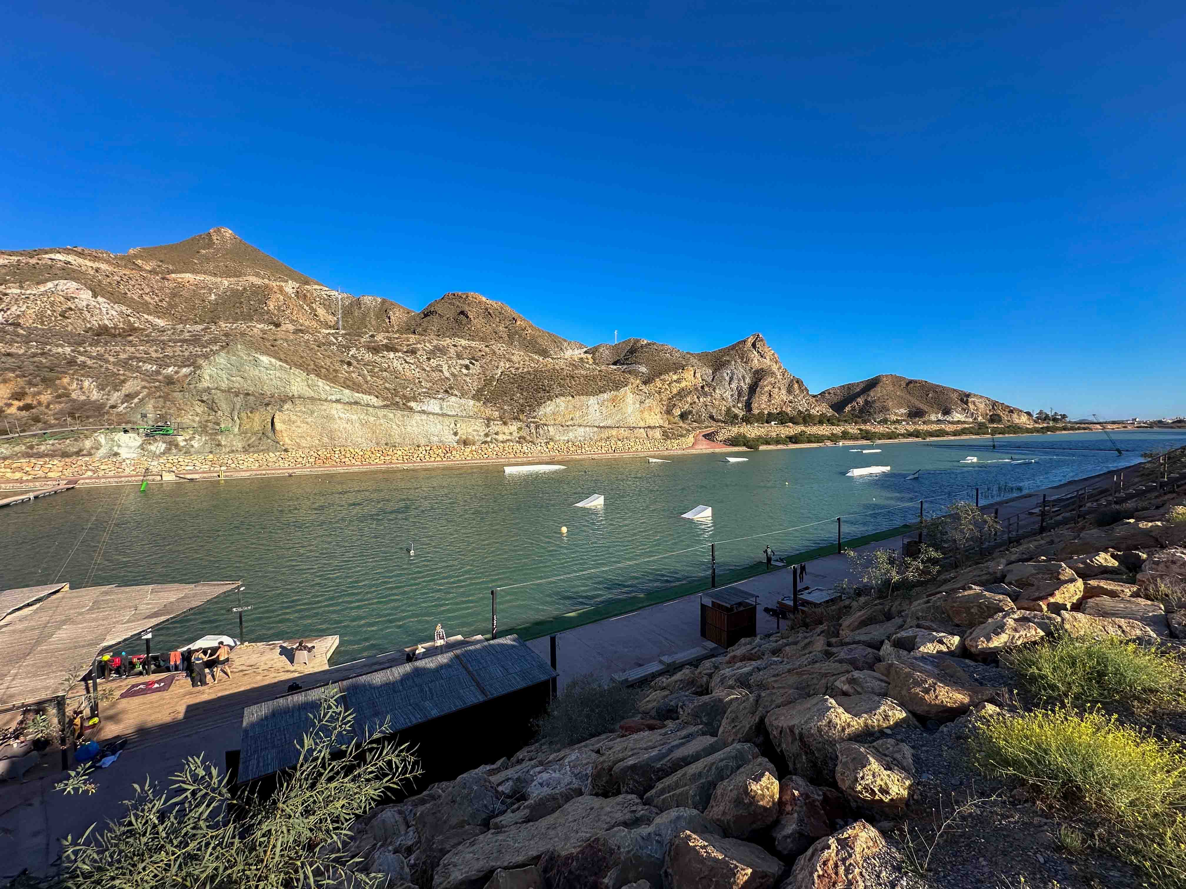 Familie auf Weltreise Lunar Cable Park Spanien Andalusien Julien Wakeboard Überblick