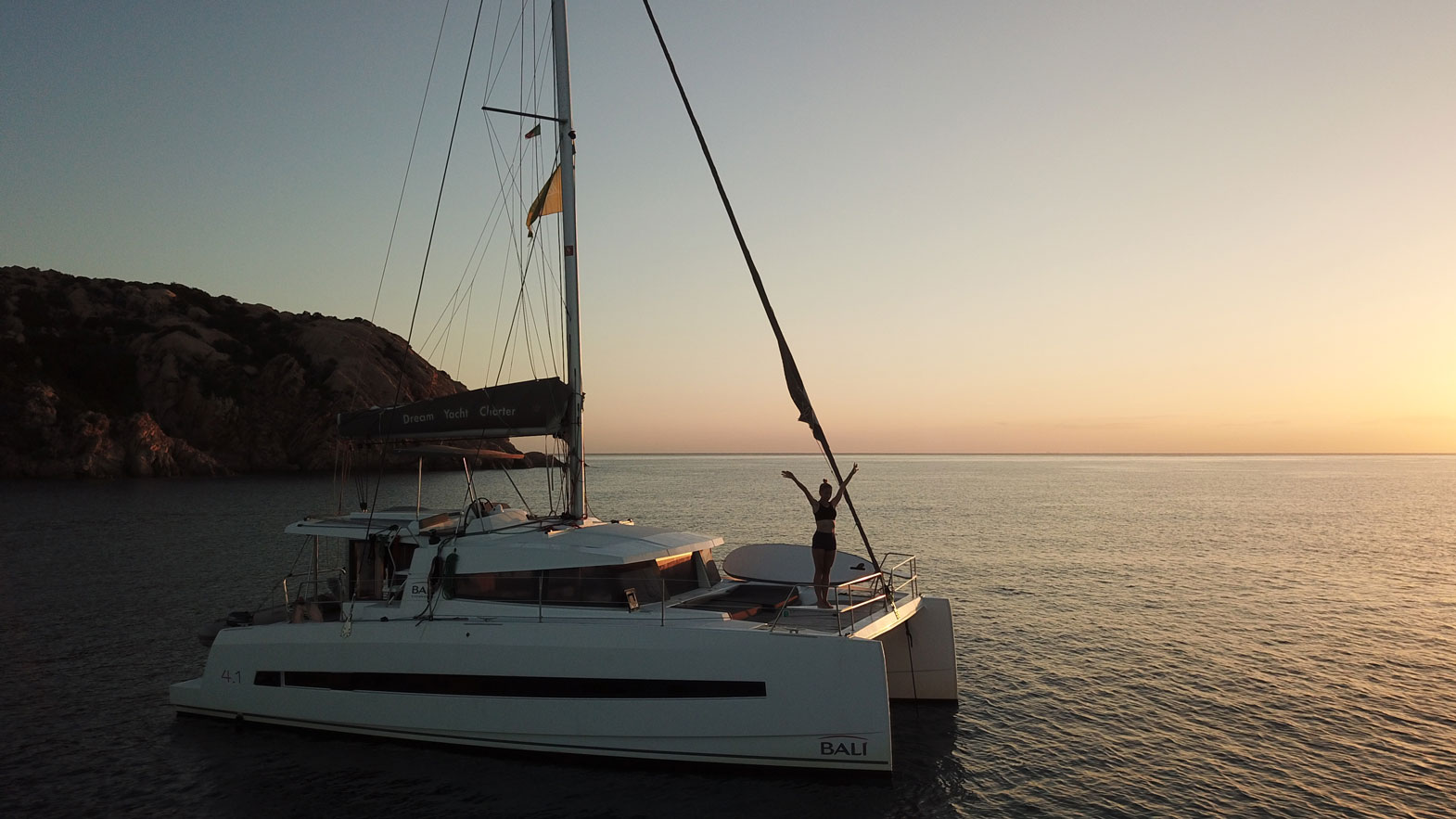 Familie auf Weltreise Sardinien Die Leichsenrings Katamaran Segeln Drohne